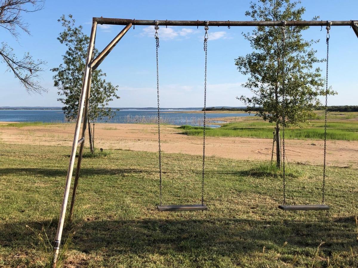 Oasis Lake Buchanan *